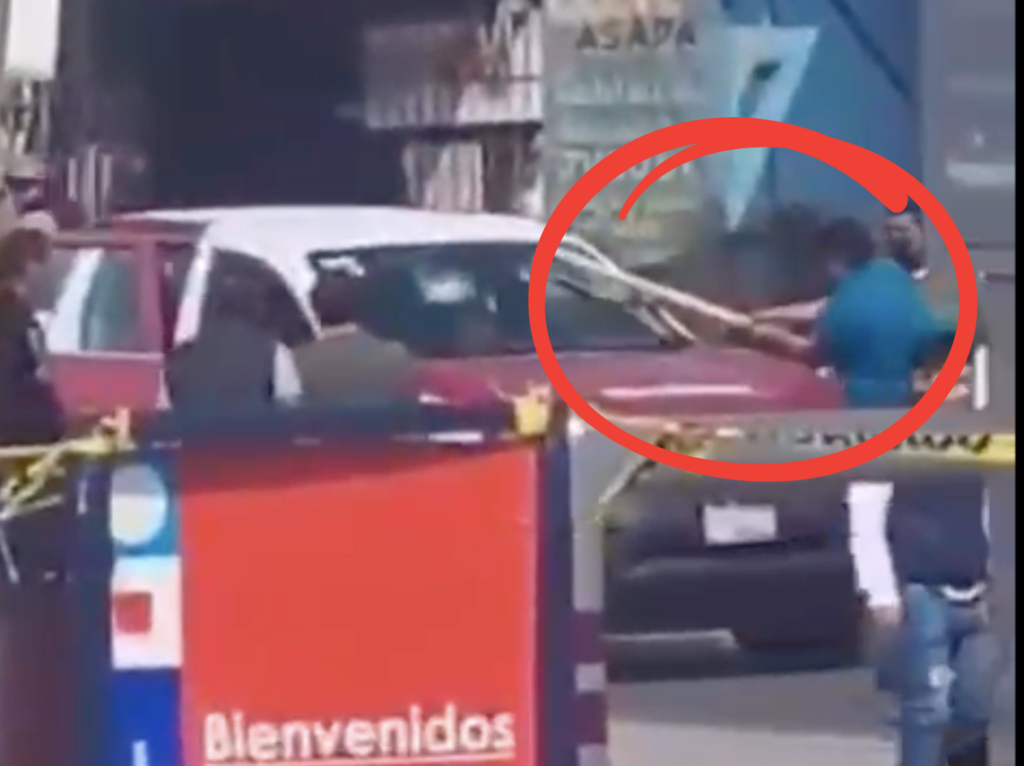 Conductores de taxis pirata agreden a inspectores de Movilidad y policías en Lomas de San Miguel, Puebla